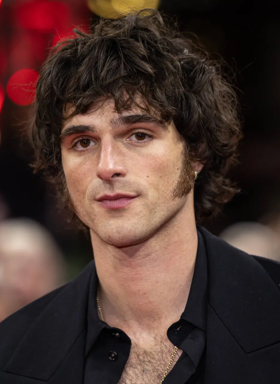 Jacob_Elordi-66121_(cropped)