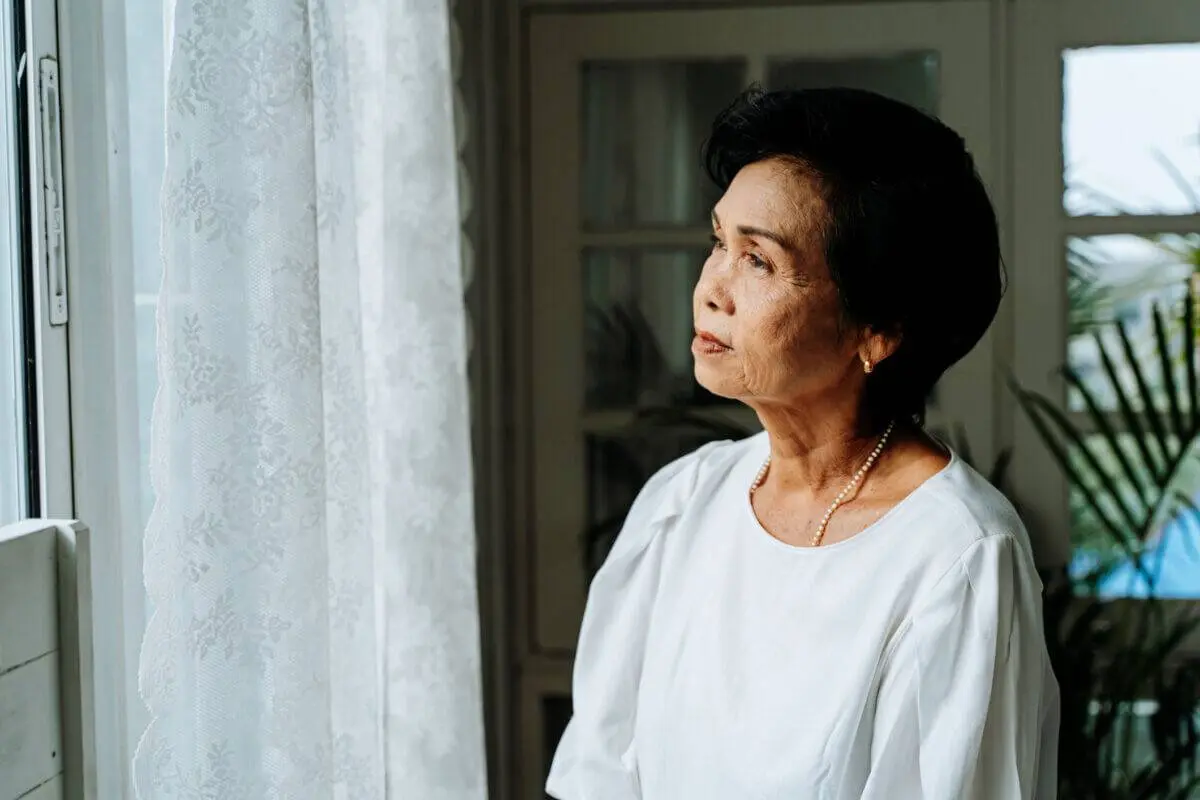 Sad-senior-1200x800