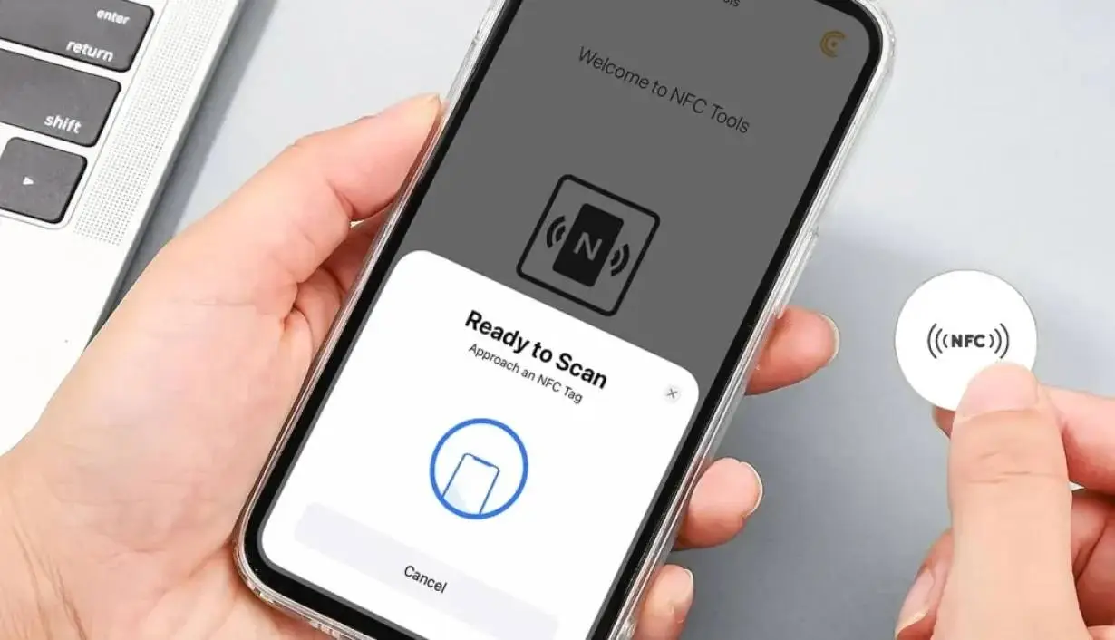 How-NFC-Chip-works-with-a-smartphone-1024x588-1230x706