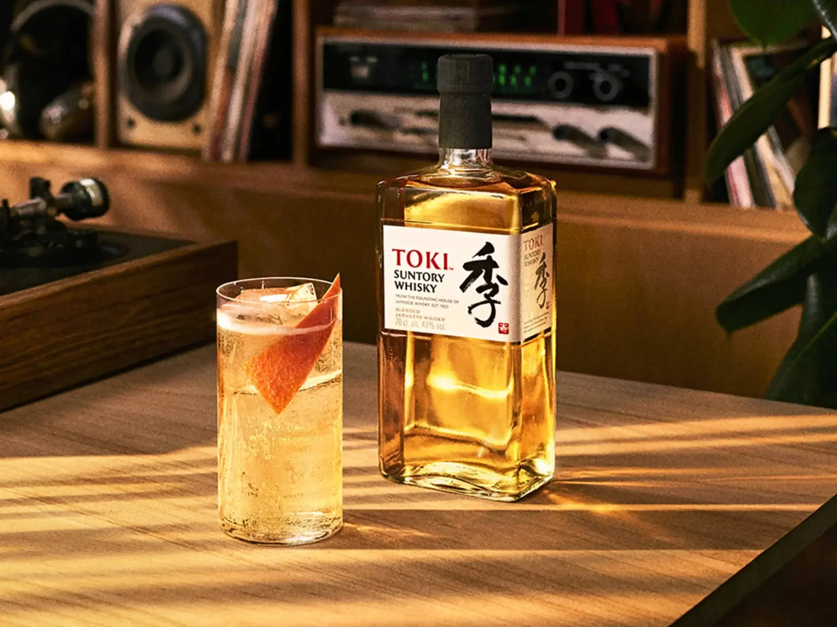 Suntory Toki met Highball op tafel