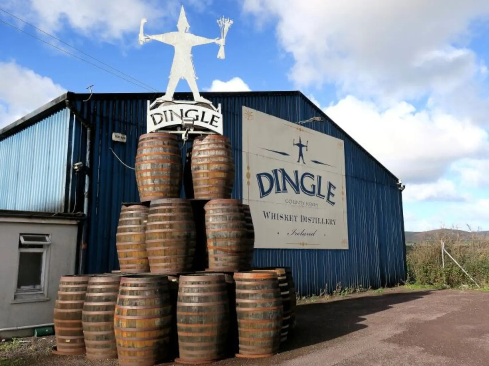 dingle-distillery outside Irish Whiskey Casks