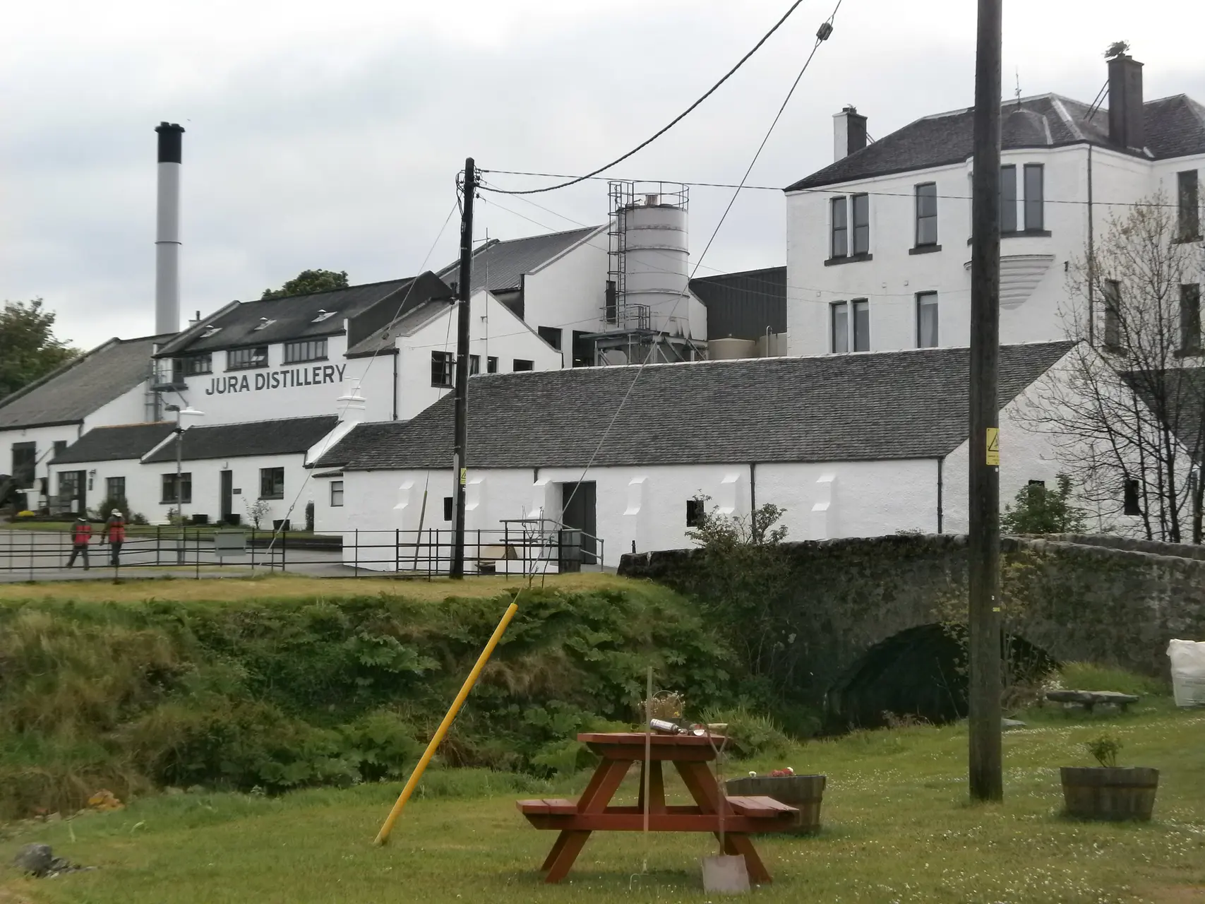 jura-distillery-1-whisky-monkeys