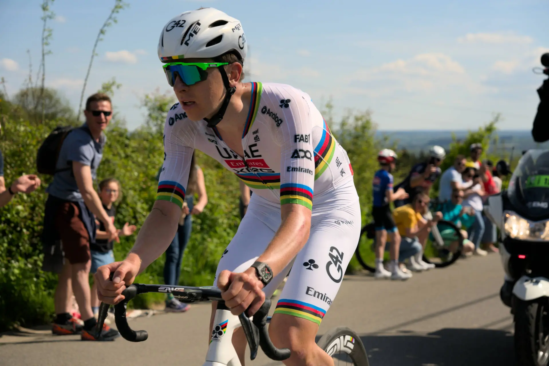 Tadej Pogacar in de wereldkampioenentrui