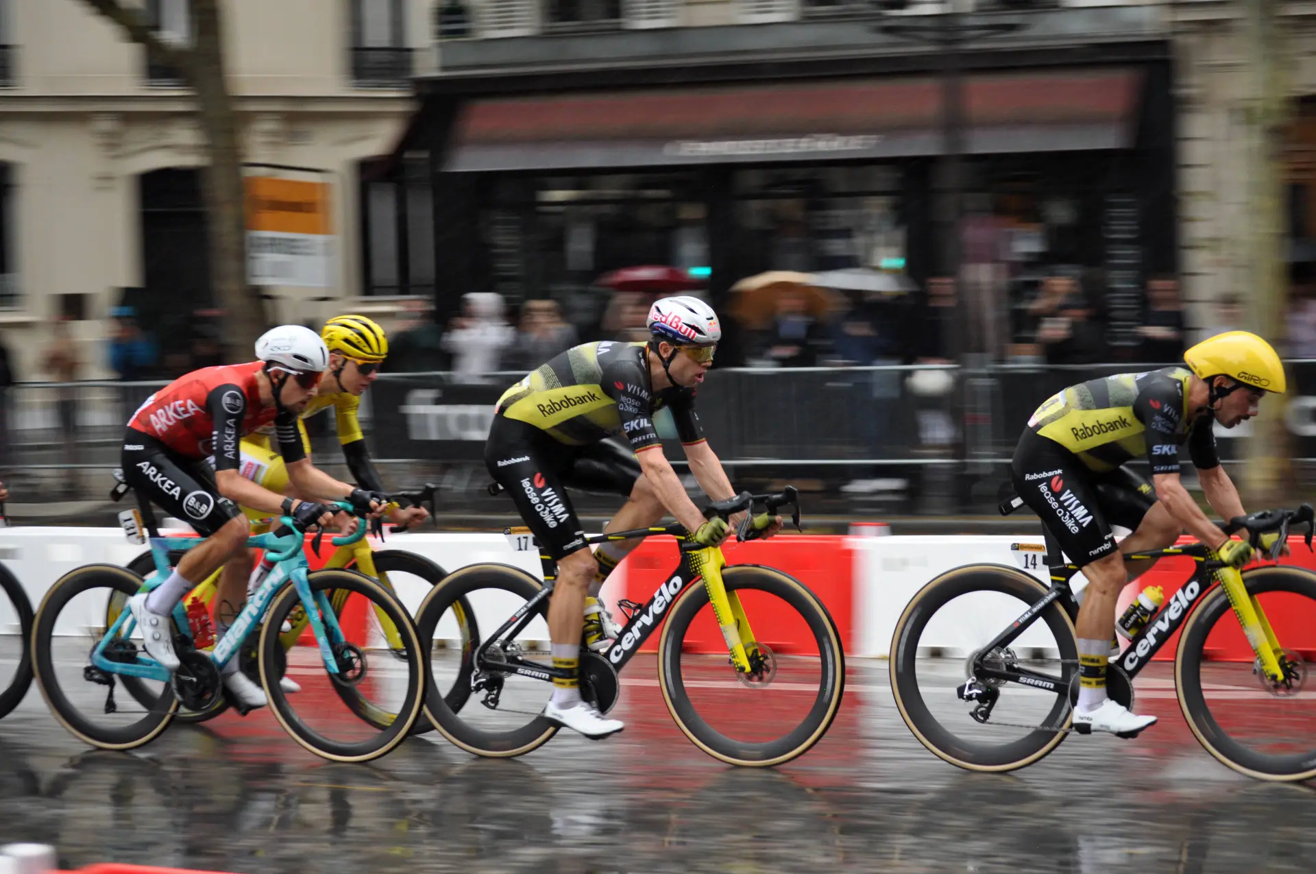 TOUR_DE_FRANCE_2025_-_STAGE_21_PARIS_Wout_VAN_AERT_futur_winner_stage_21