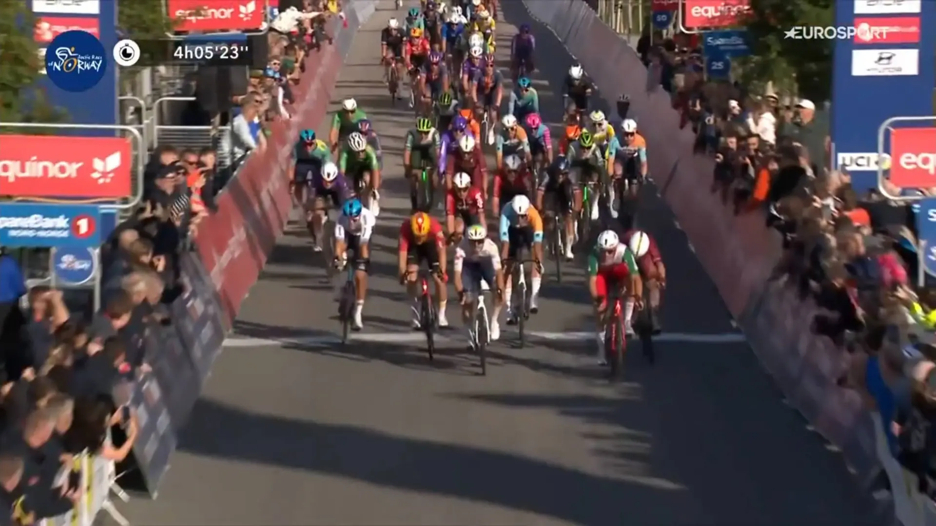 Giovanni Lonardi wins a sprint at the Arctic Race of Norway