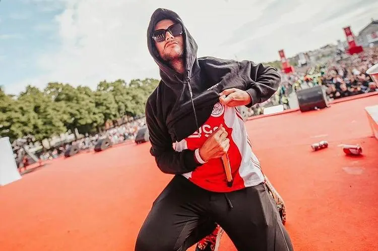 yuki huldiging ajax