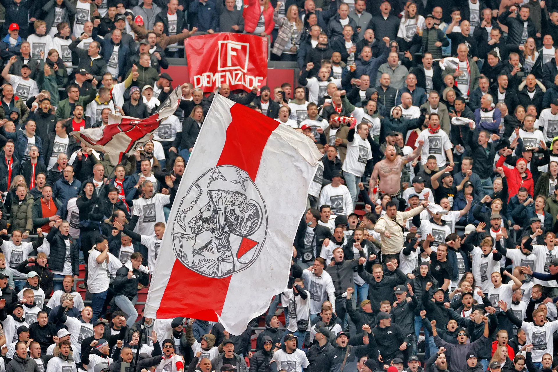 ajax fans johan cruijff arena