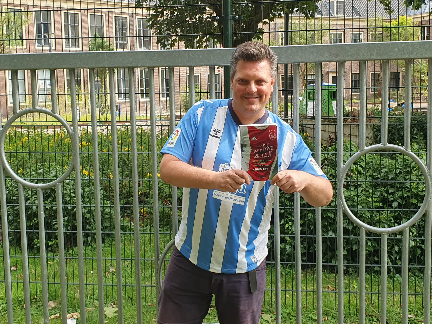 menno pot ajax boekenkast