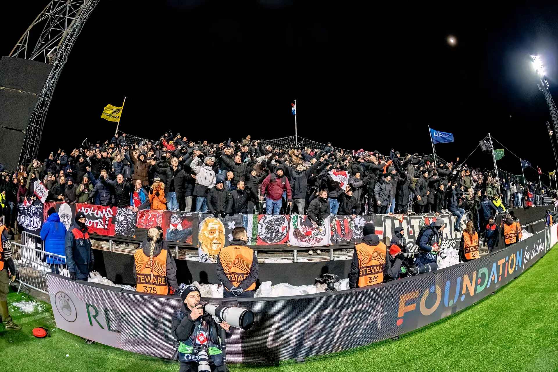 ajax uitvak fans bodo glimt