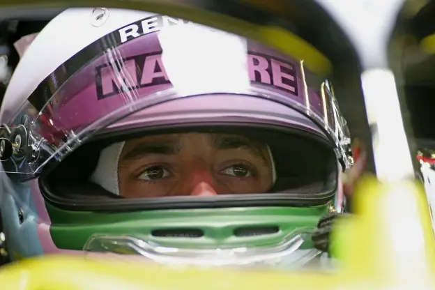 Daniel ricciardo renaultjpg