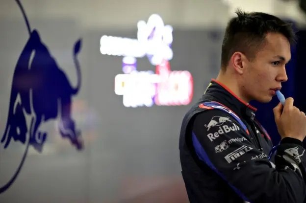 Alexander albon toro rosso gp australie 2019 crash vt1jpg