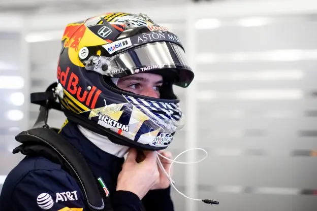 dan ticktum red bull bahrein testdag 2 helm pitboxjpg