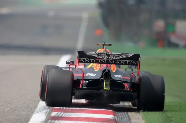 Verstappen op de baan Chinajpg