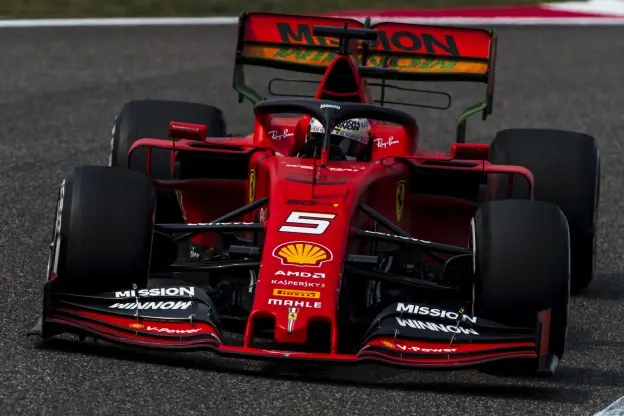 Vettel op de baan Chinajpg
