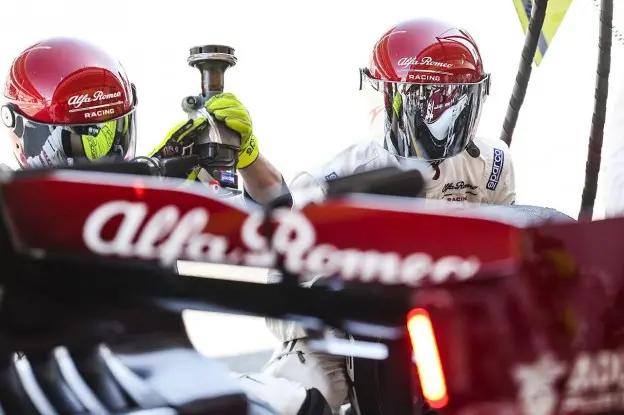 alfa romeo racing spanje 2019 monteur pitstopjpg