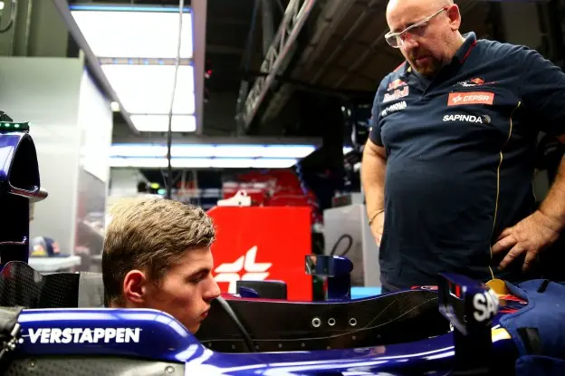 Max Verstappen gp japan 2014 vrije training toro rosso helmut markojpg