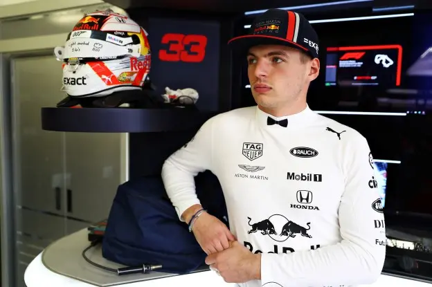 Verstappen poseert Silverstone 2019jpg