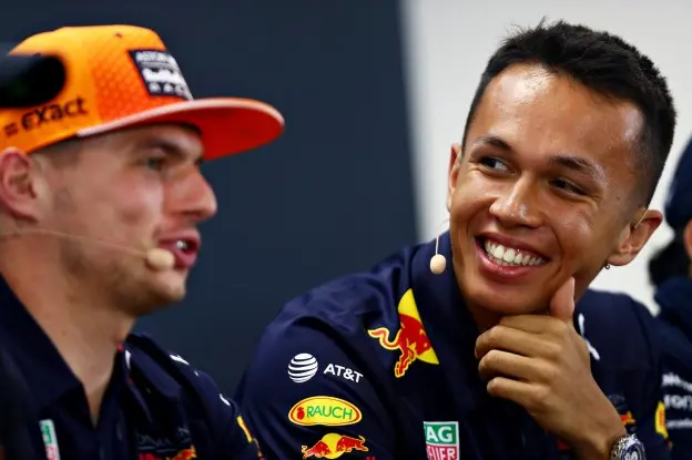 Alexander Albon Verstappenjpg