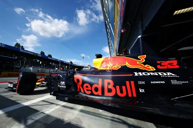 Verstappen rijdt naar buiten Italië 2019jpg