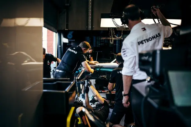 Mercedes pitboxjpg
