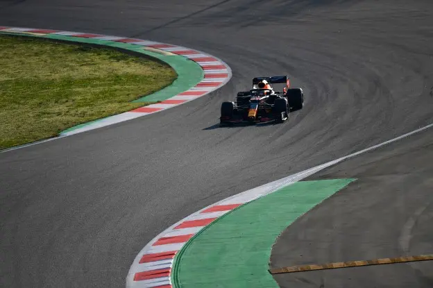 red bull verstappen wintertest barcelona2jpg