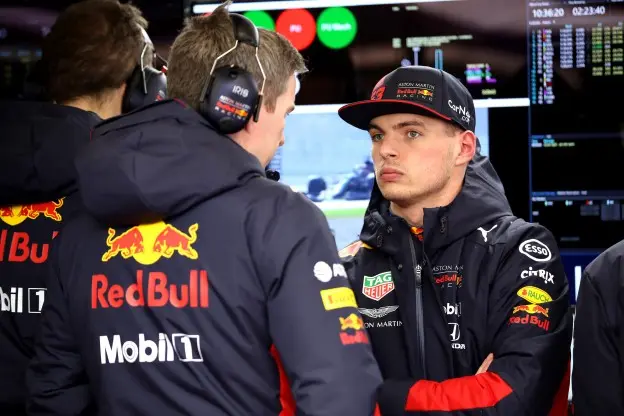 Verstappen en engineer barcelona test 2020jpg