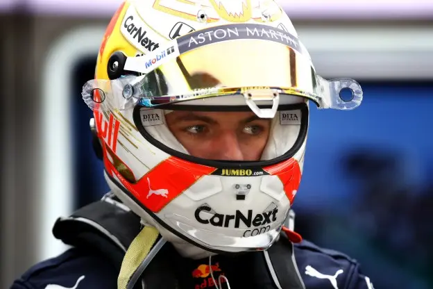 Verstappen met helm test Barcelona 2020jpg