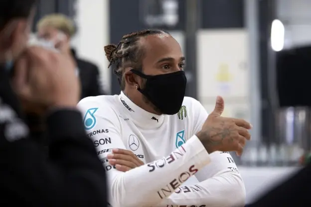 Hamilton mercedes corona mondkapjejpg
