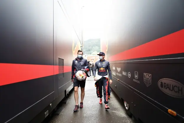 verstappen personal trainer helm paddock red bulljpg