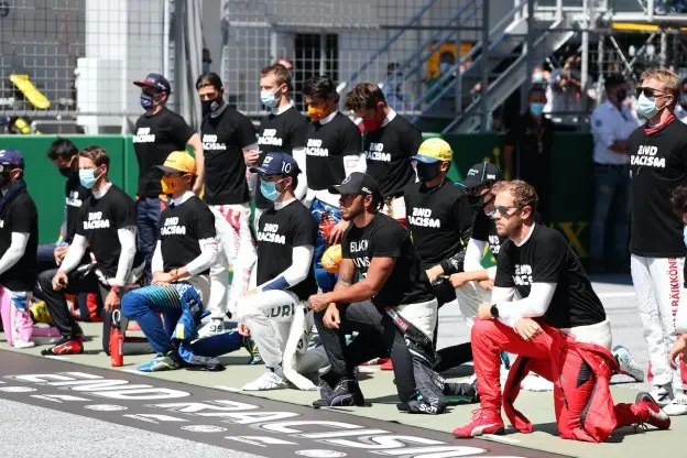 hamilton vettel knielen oostenrijk 2020