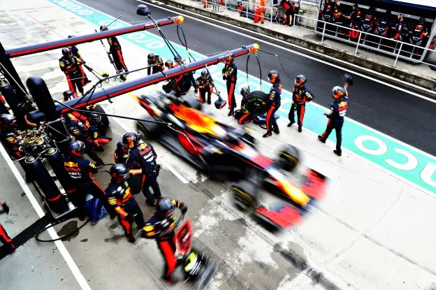 Verstappen pitstraatjpg