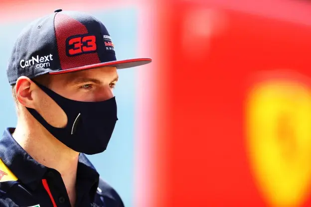 Verstappen wegkijkend Silverstone 2020jpg