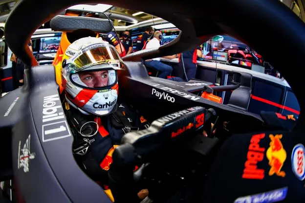 Verstappen in auto Silverstone 2020jpg
