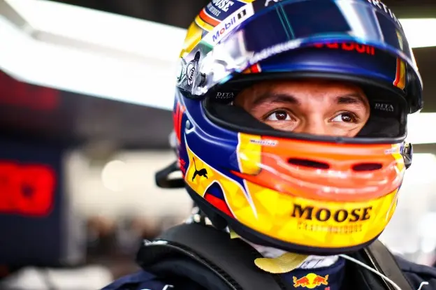 Albon met helm op Spanje 2020jpg