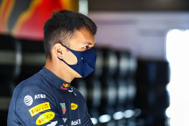 Albon focus kijkend Spanje 2020jpg