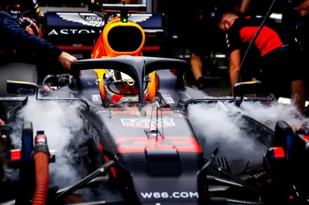 Verstappen in de auto Spanje 2020jpg