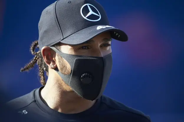 Hamilton wegkijken Italië 2020jpg