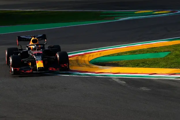 Verstappen op de baan Imola 2020jpg