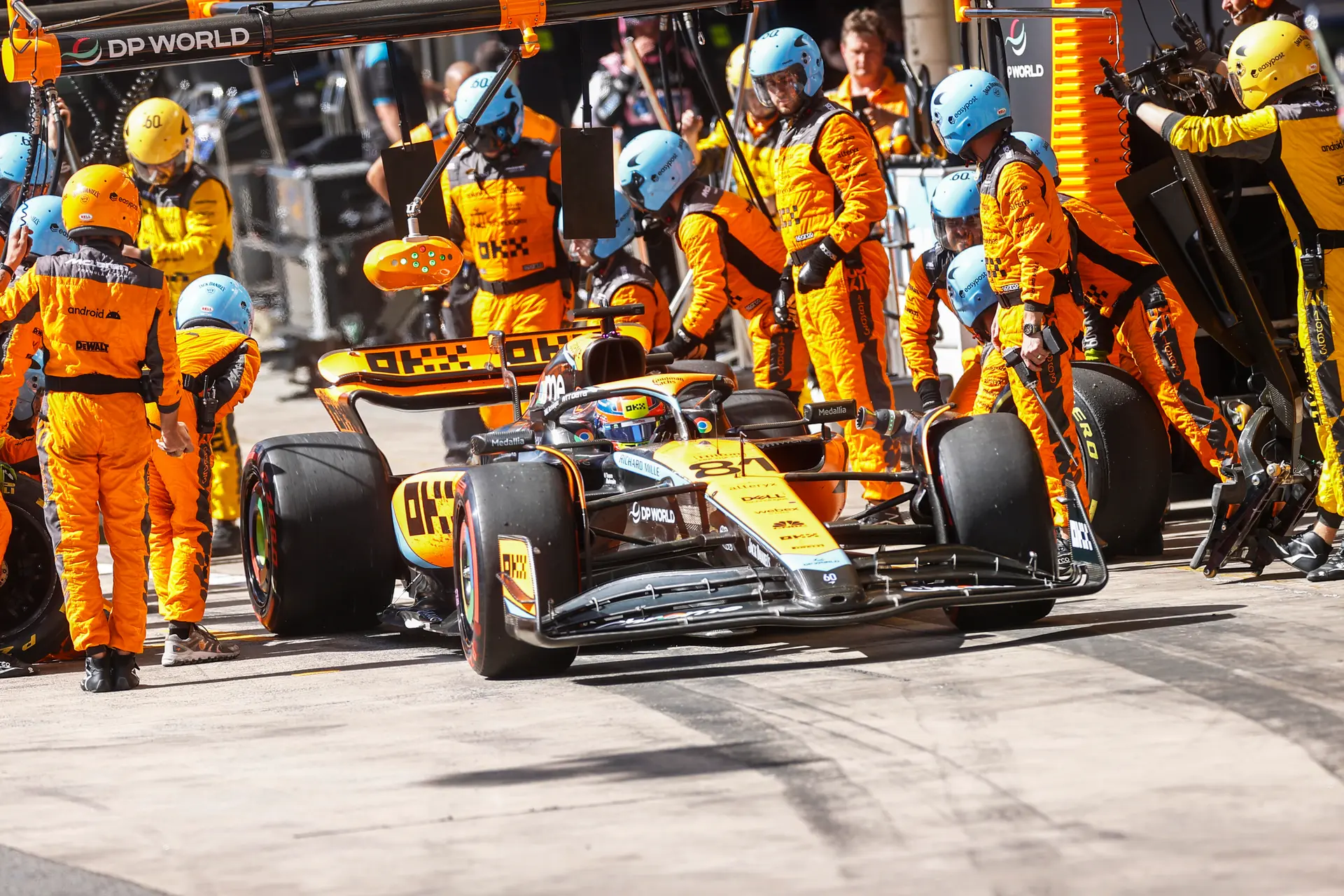oscar piastri pitstop mclaren brazilie 2023 10