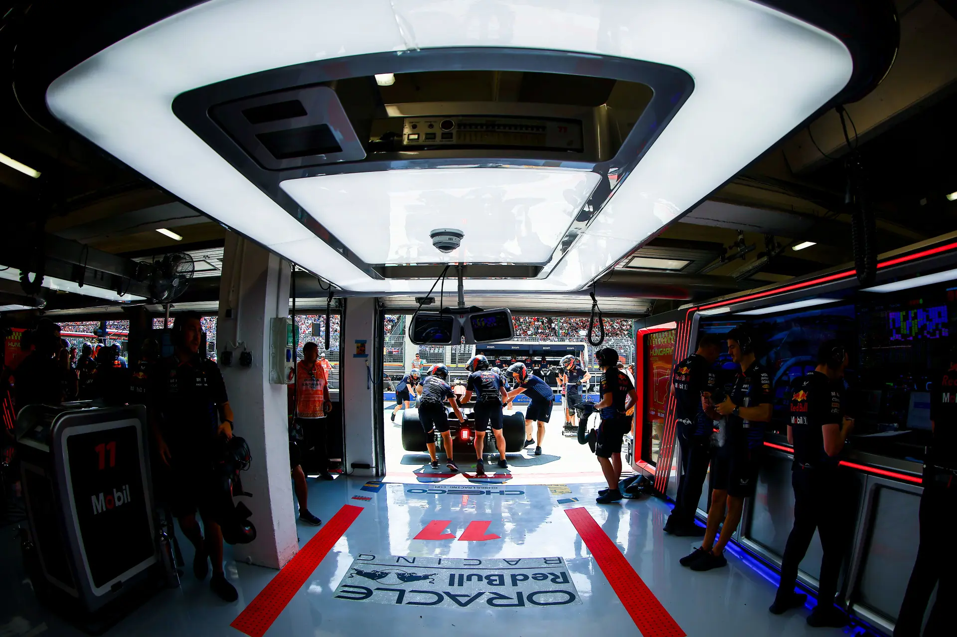 sergio perez red bull racing rb20 hongarije 2024 125
