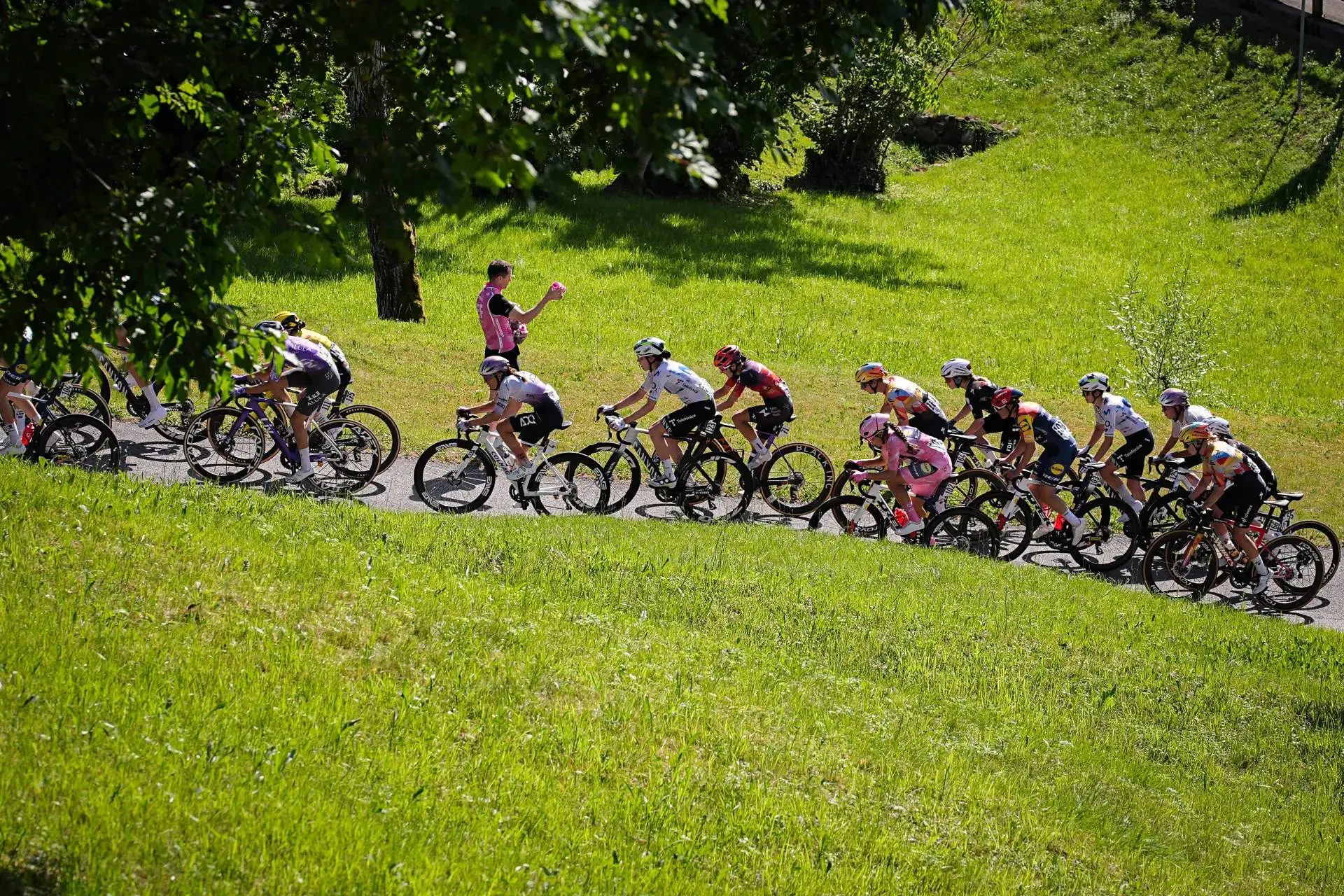 peloton-giro-vrouwen-6a1f08b0967a2