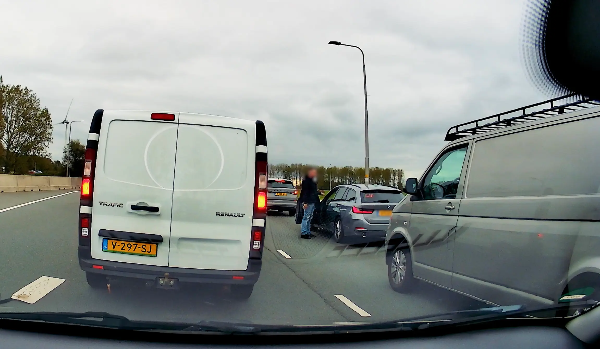 agent stapt uit