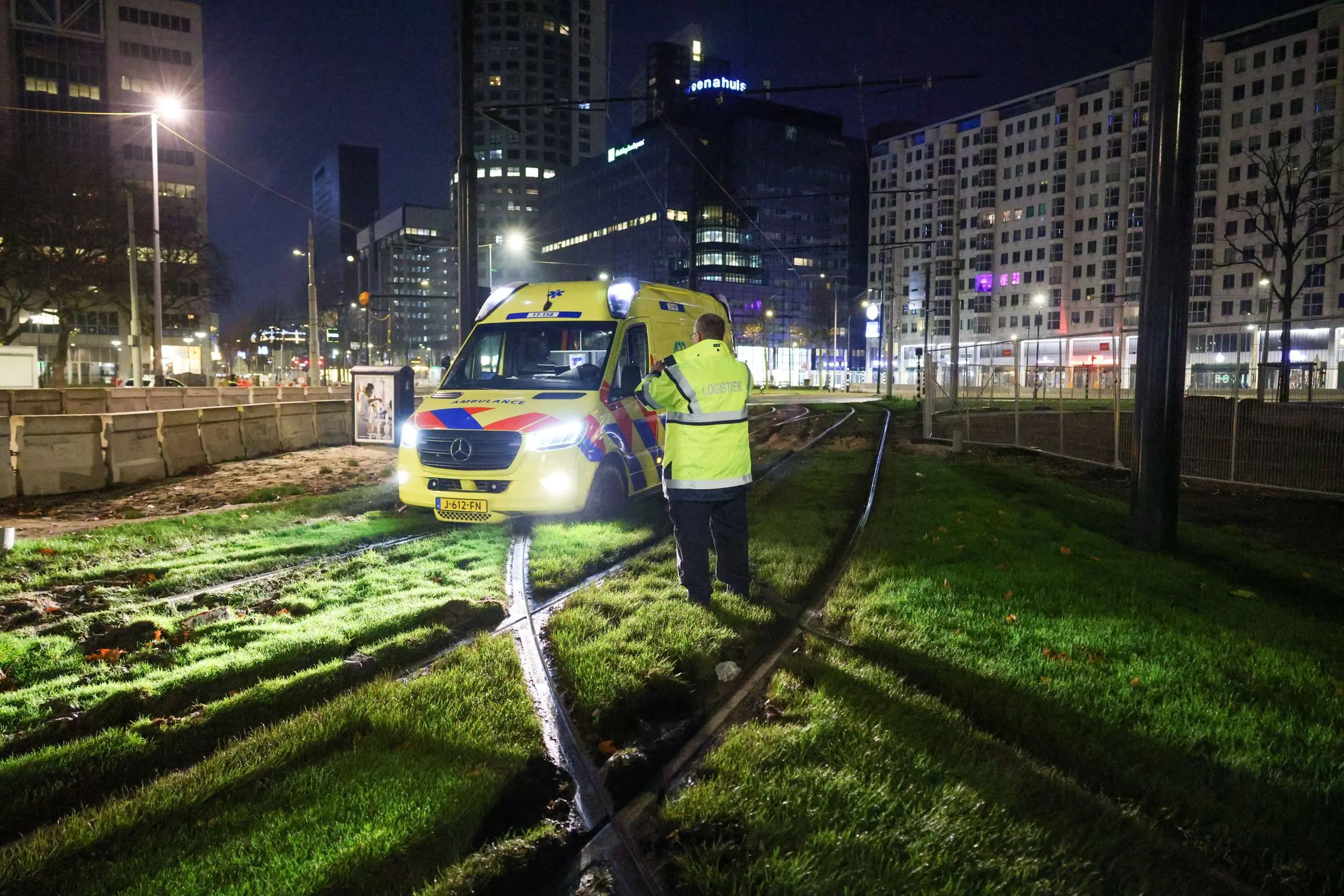 ambulance vast in rotterdam1 scaled
