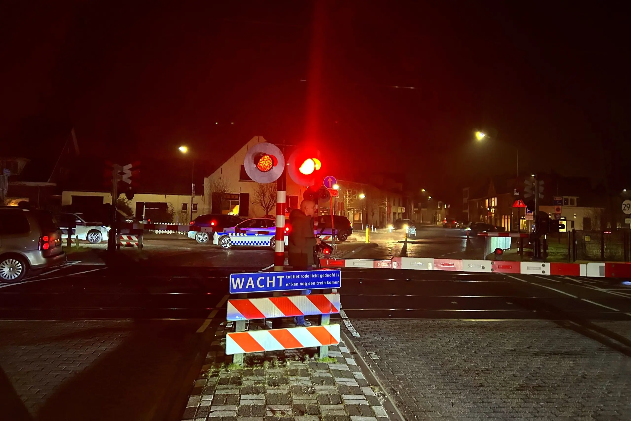 auto geramd door trein in oisterwijk2 scaled