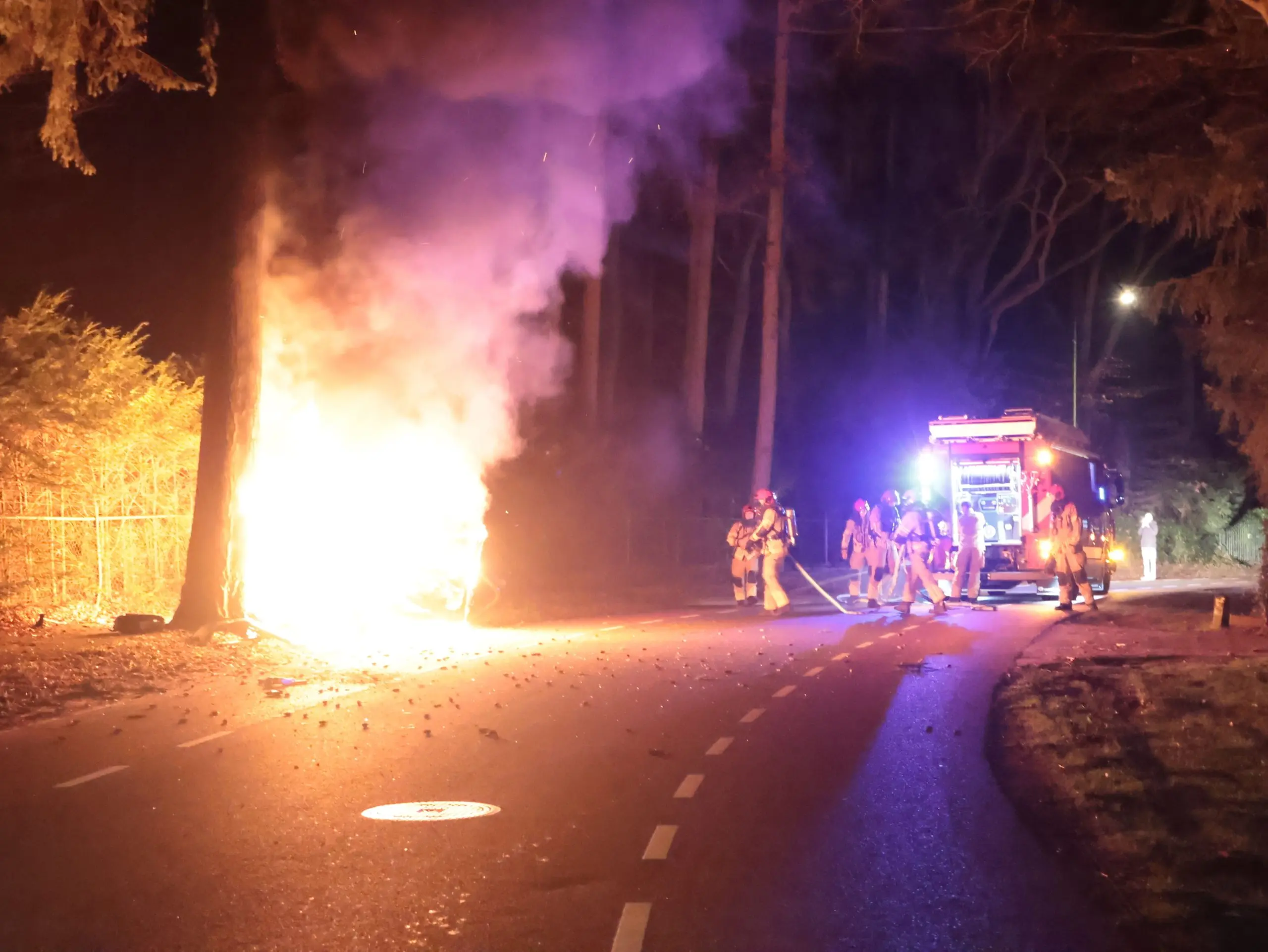 auto vliegt in brand laren scaled