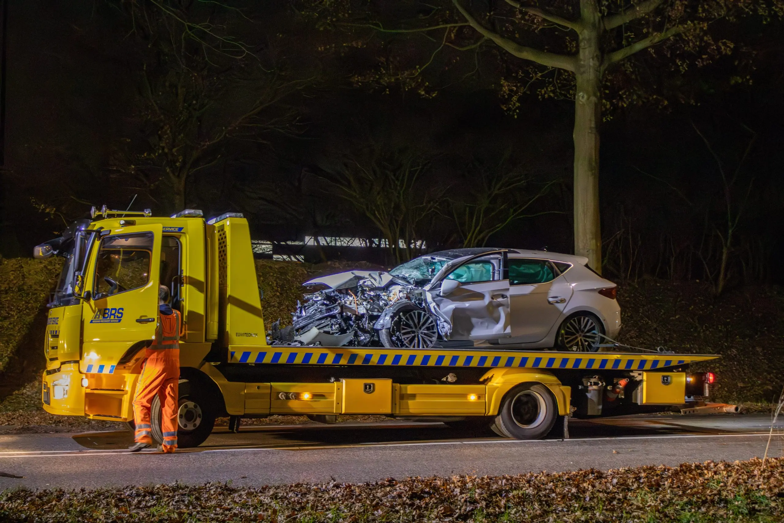 automobilist zwaargewond bij botsing tegen boom in tilburg4 scaled