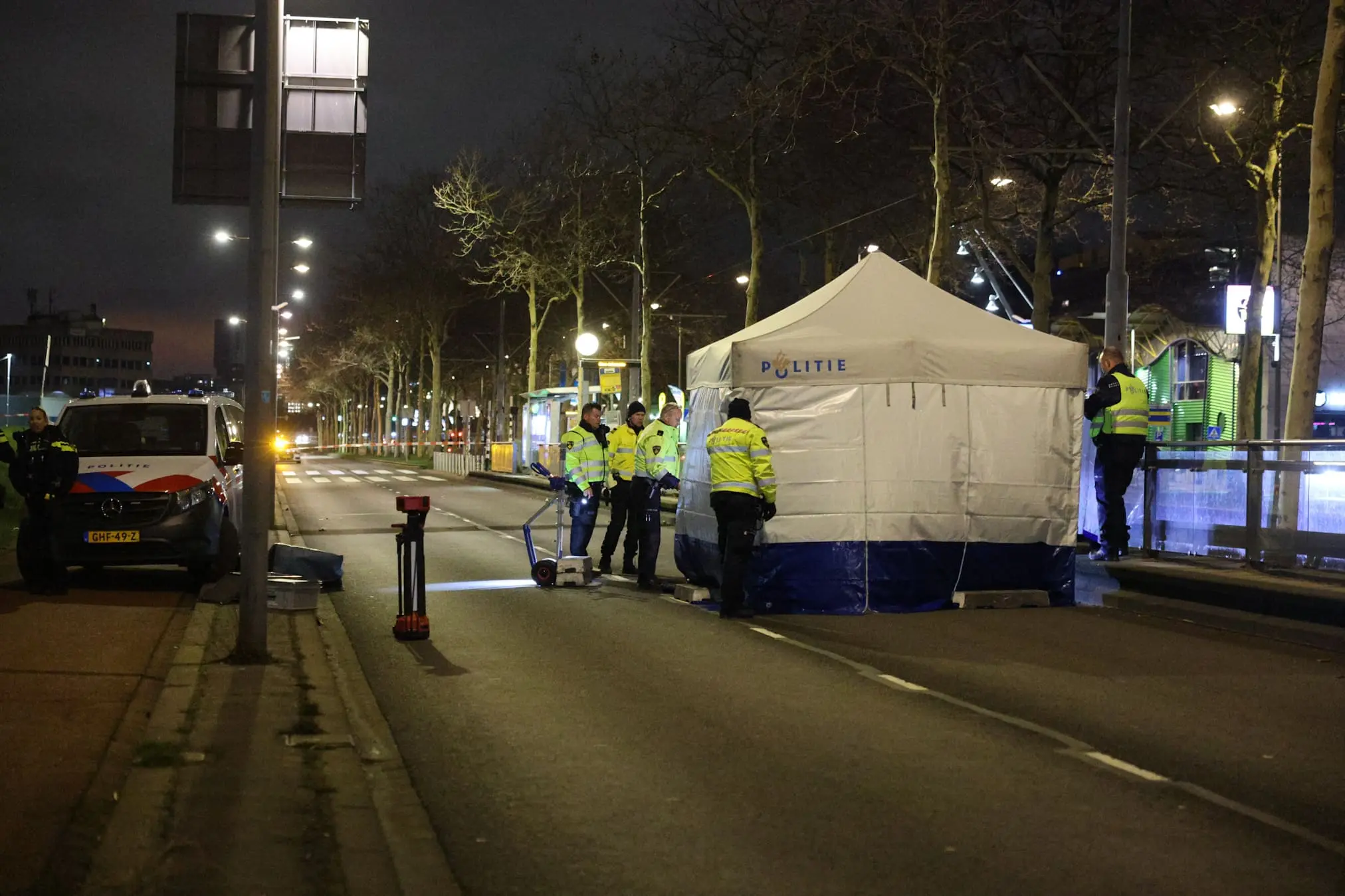 automobiliste rijdt over man heen rotterdam1
