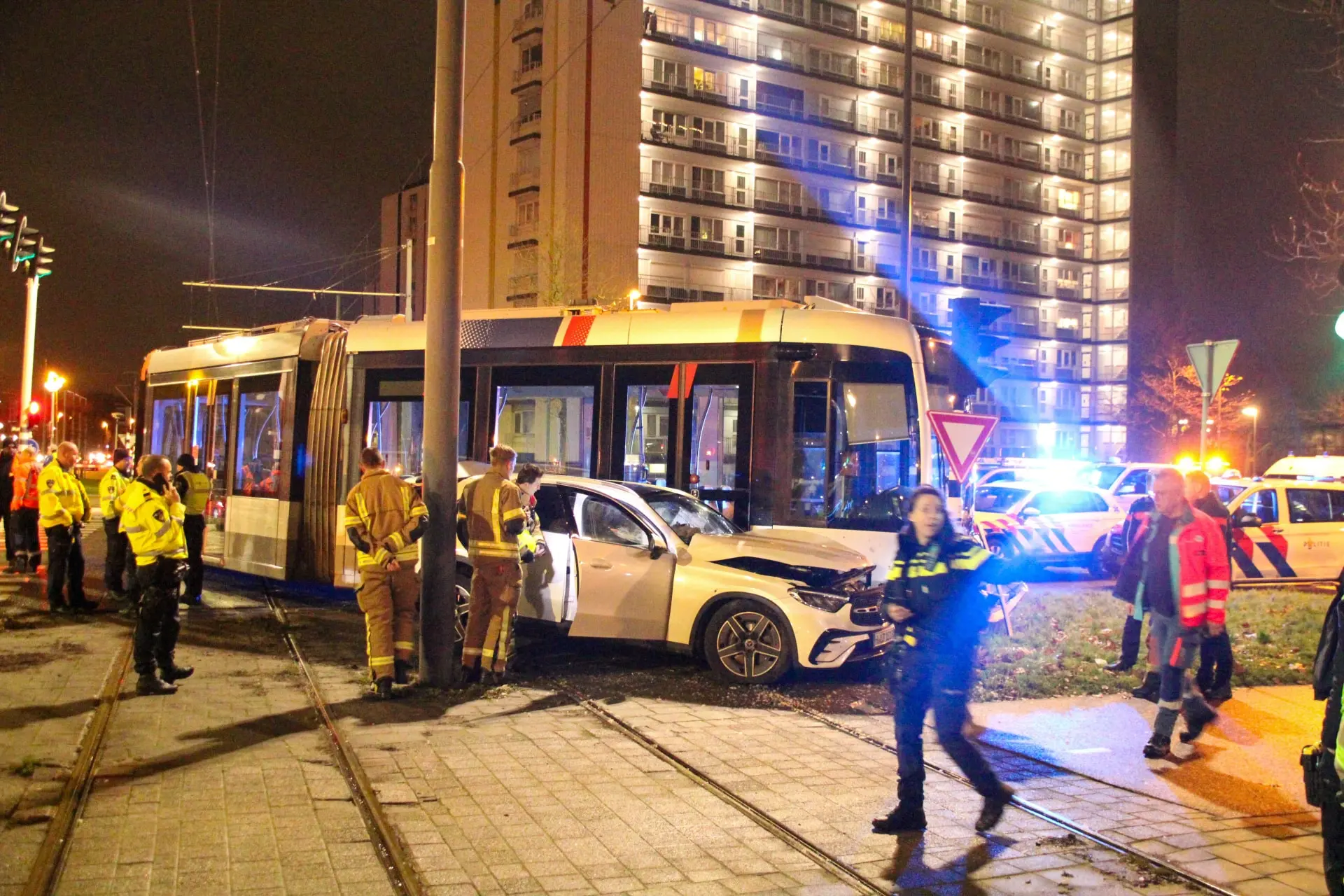 botsing tussen auto en tram in schiedam2