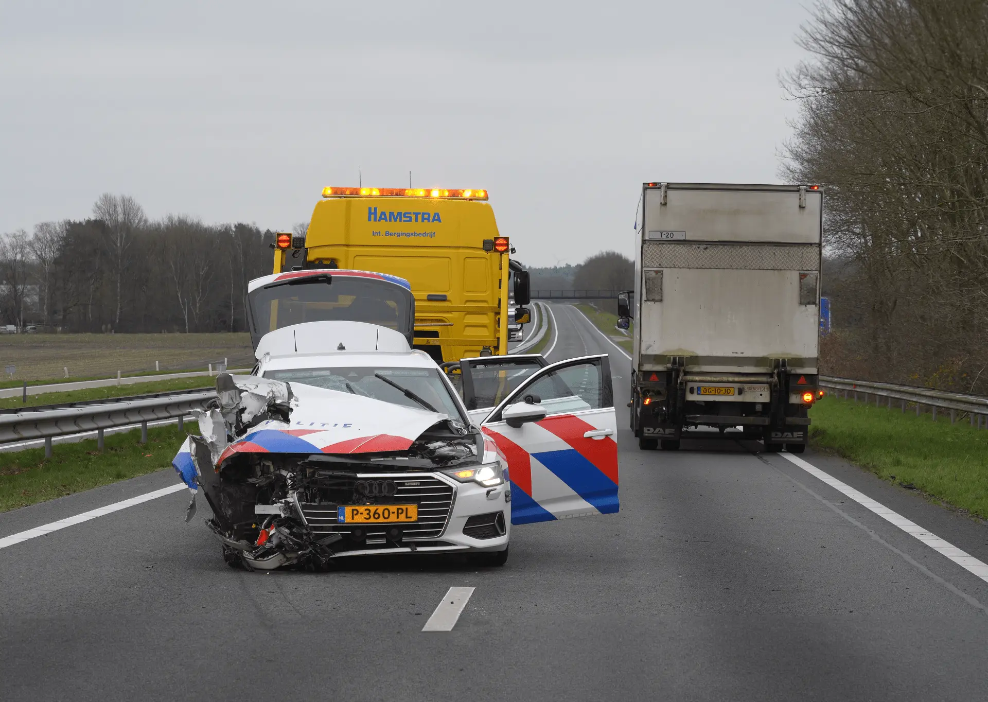 politie a6 in botsing met vrachtwagen