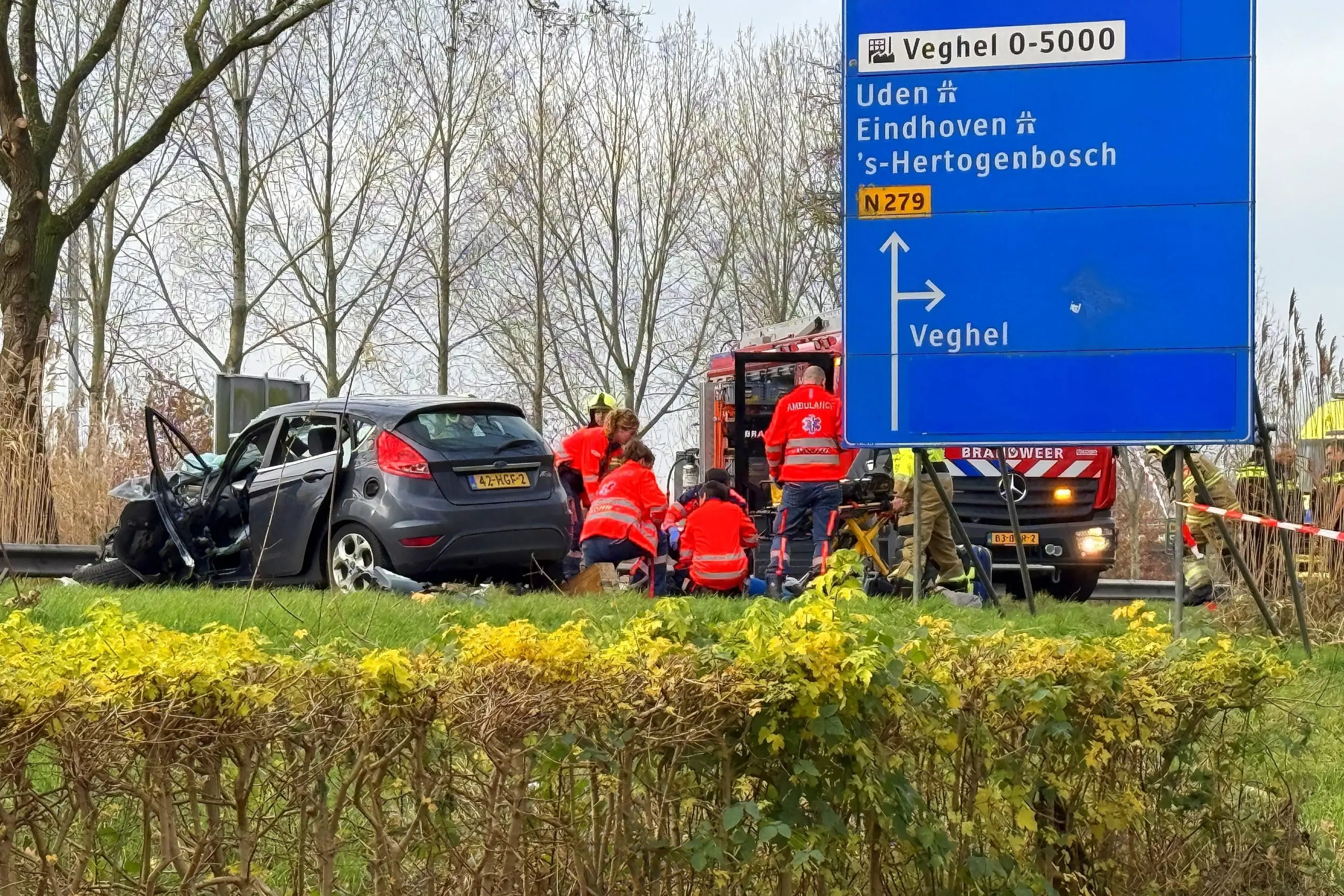 vrachtwagens en personenauto in botsing in veghel2 scaled